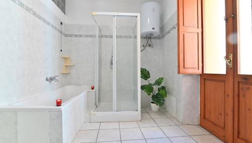 IzzHome Full Center Terrace - Foto 5, Shower