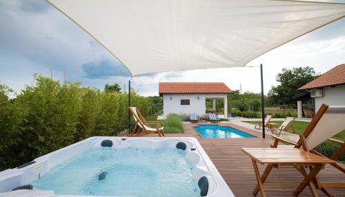 Villa Ena with Pool & Jacuzzi - Foto 4, Garden, Garden view