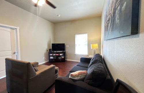 Cozy Room 2 Full Beds near Frost Bank Stadium WB2 - Photo 8