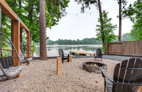 Montgomery Home with Pond Access, Fire Pit and More! - Foto 1