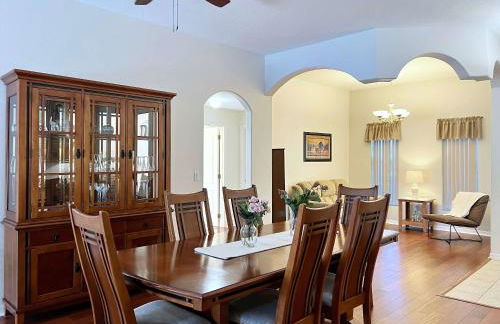 Lovely Lakeside 4-Bed Pool Home at Villa Sol-3125 - Foto 9