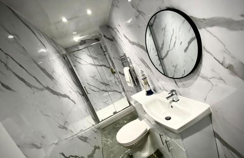 Beautiful Hot tub Suite in St Annes - Photo 87