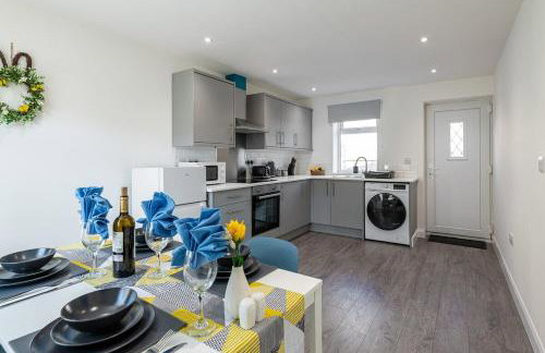 4BR New Build - Near Ferry Port - Great for Groups - Foto 15