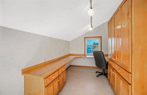 Riverside retreat with stunning views, historic charm - Coastal adventure awaits - Foto 10