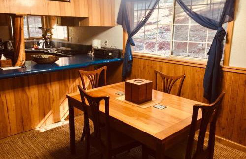 A Lovely Cabin House at Way Woods Retreat with Outdoor Hot Tub! - By Sacred Hub MGMT - Foto 8