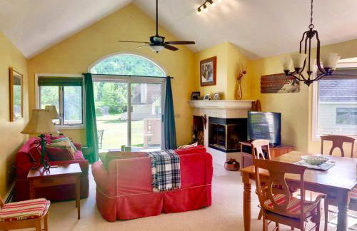 G2 Sunny and homey Fairway Village Townhome right on the Omni Mount Washington Hotel golf course - Foto 3