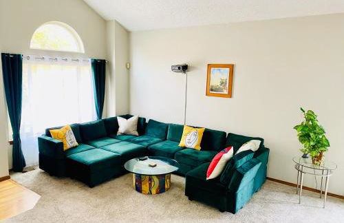 3br home 2br unit close to USAFA with fireplace - Foto 32