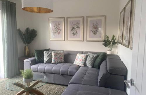 The Cwtch Pet Friendly Ground Floor Flat Near M4 and Porthcawl - Foto 1