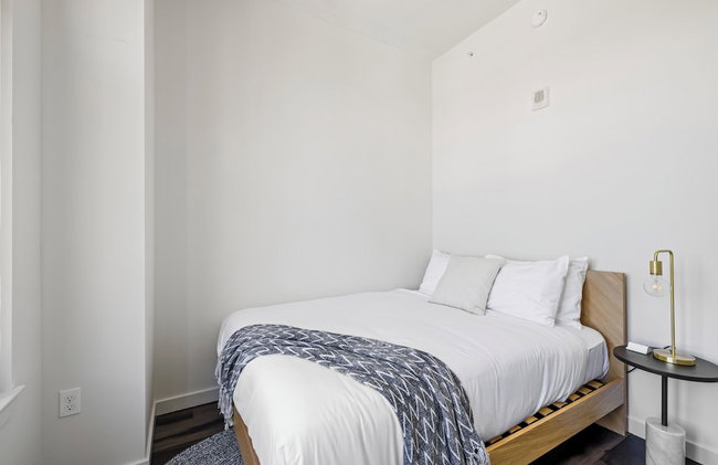 Placemakr Marymount Ballston - Photo 10