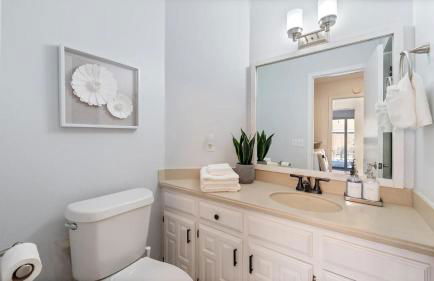 5BR Family Oasis with Pool and Game Room - Foto 29