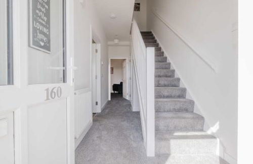 Modern and Comfortable Home away from Home - Photo 19