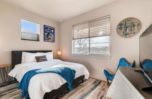 Fancy Townhome Near Old Town, Breweries and River! - Foto 60