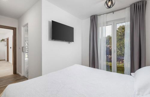 Romantic villa with pool, surrounded by nature - ID 2507 - by TRAVELER tourist agency Krk - Foto 39