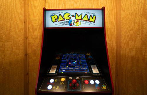 Retro Retreat with Hot Tub, Sauna & Arcade - Foto 22