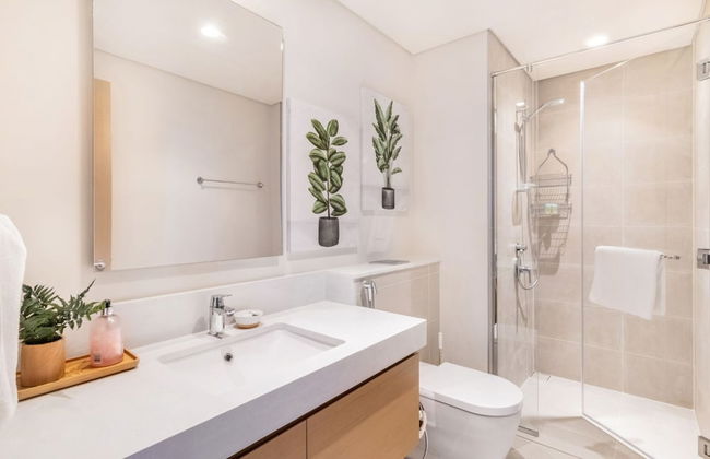 Luxury 2BR at Harbour Gate - Photo 21