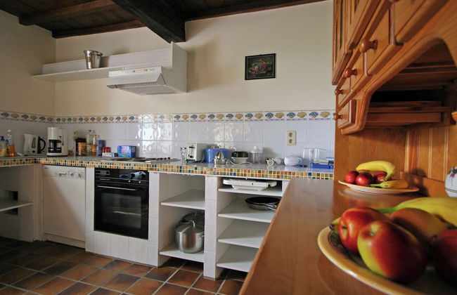 Winenne Home With Hot Tub - Photo 9