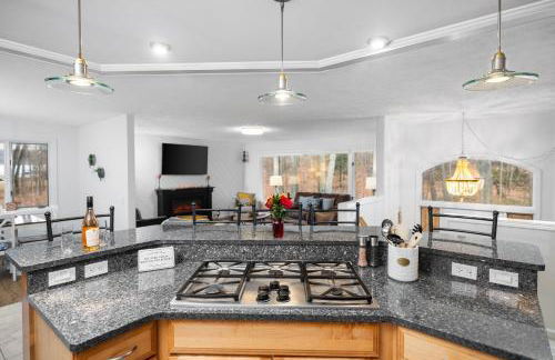 Private & Convenient-Hot tub-Fire Pit-Game room! - Foto 9