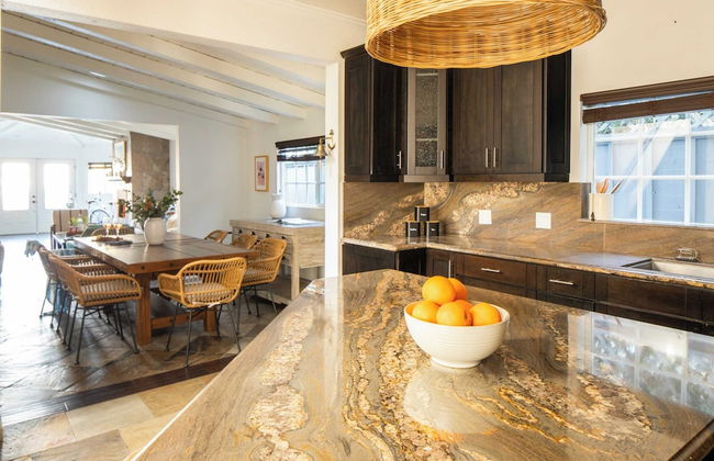 Sand Castle by Avantstay Beach House on Balboa Peninsula w/ Patio & Hot Tub - Foto 25