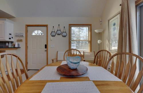 Large Deck and Resort Amenities Lake Ariel Retreat - Foto 7