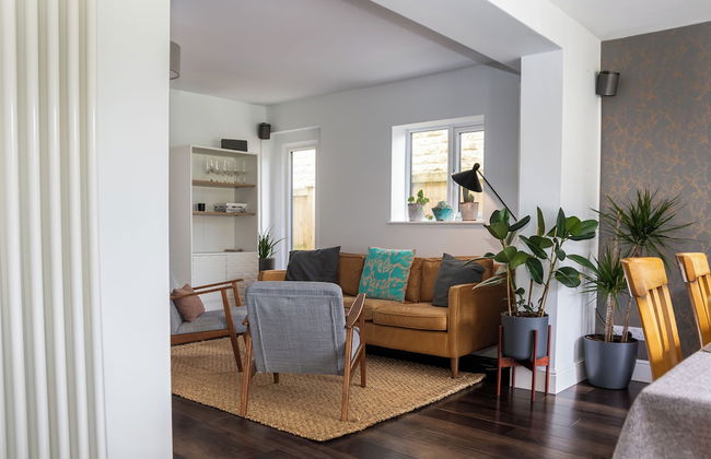 Stunning 5 Bed in the Centre of Bourton - Photo 18