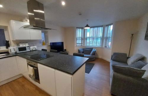 Modern large 2 Bed whole apartment - Free parking - Ground floor - Central Beeston - Foto 1