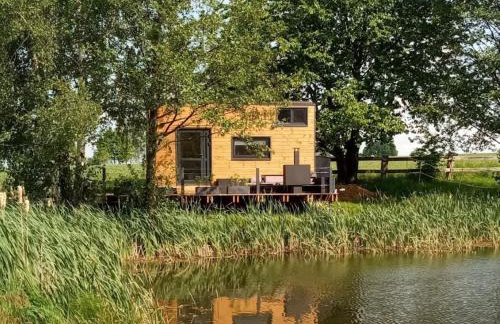 TinyHousebeiDresden in absoluter Alleinlage direkt am Naturteich große Terrasse Grill und Kaminofen Juni - September Mindestmietzeit 1 Woche Sa- Sa - Foto 2