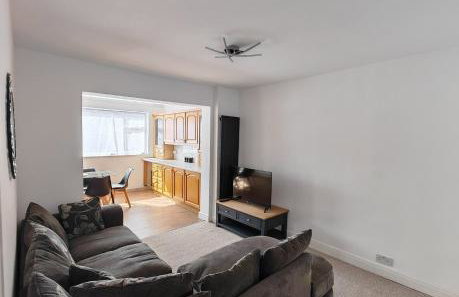 4 Bedroom 2 Bathroom House - Free parking - Foto 17