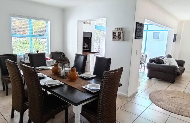 Relax in Style at La Kruger Blue, Langebaan's Premier Holiday Home - Foto 11