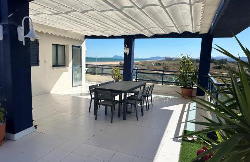 Ático 1ª línea con salida a playa - Foto 25