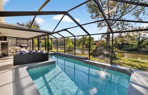 Lakefront 4-Bedroom Home with Pool - Foto 34