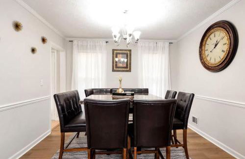 4BR Cozy Family Retreat Near Mall of GA, Near Lake Lanier - Sleeps 10 - Foto 33