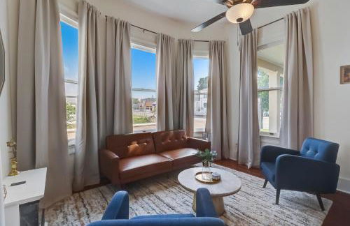 Downtown home with enclosed backyard, deck, streaming, washer/dryer, central AC - Foto 12