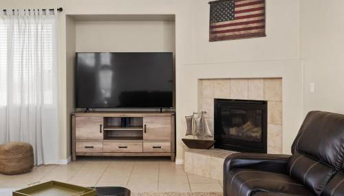 Stylish Silver Falls 4BR KING Master Game Room - Photo 5