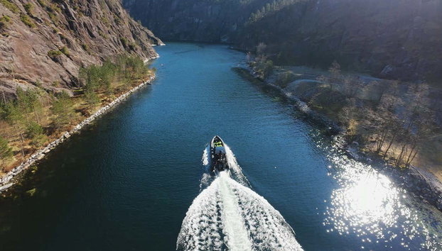 Mostraumen Channel & Osterfjord Speedboat Adventure - Foto 4, Navigate the magnificent waterways of the Osterfjord