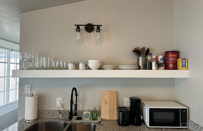 Cozy Charm Studio W 2BR I Fully Furnished - Photo 12