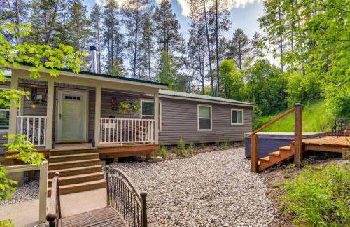 Rustic Escape with Deck, Hot Tub and Mountain Views - Foto 30