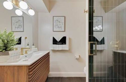 Spacious Dallas 2BR Retreat Poolside Oasis - Foto 13