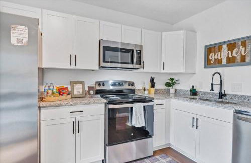 Chic & Modern 2BD Near CAE - Foto 22