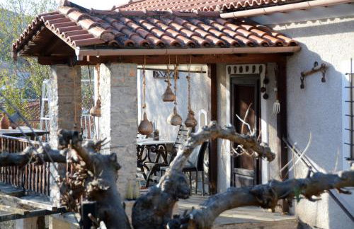 Giorgos' & Noula's Cottage in Desfina village- near Delphi - Foto 21