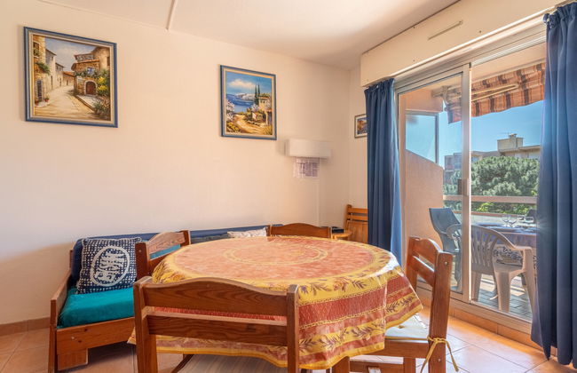 2 bedroom Apartment in Bormes-les-Mimosas with garden and terrace - Photo 6