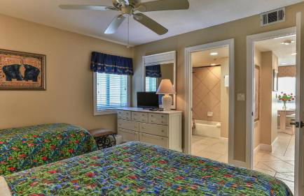 Destin Towers 111 - Beach Front 2 Bedroom Condo in Destin - Foto 6