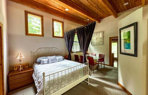 Private Two-Cabin Retreat Near Silverwood Theme Park - Sleeps 15 - Photo 56