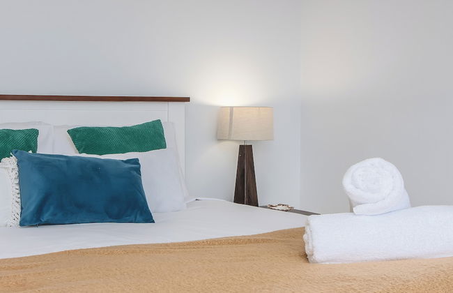 Marine Mirage - 2 Bedroom Apartment with Beachfront Vibes - Photo 2