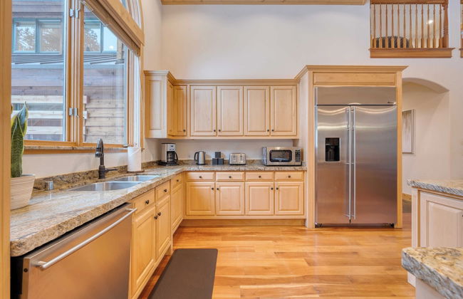 5 Mins to Ski Resort Ping Pong, Pool Table, Deck Donner Ridge by Avantstay - Foto 15