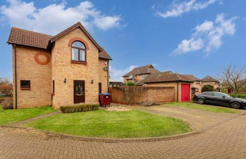 Shenley House - Close to City Centre - Driveway Parking, Self-Check-In, Workspace, Fast WiFi and Smart TV by Yoko Property - Foto 26