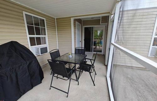 Workers Love It Here! 3 Bedroom House with screened in porch - Foto 18