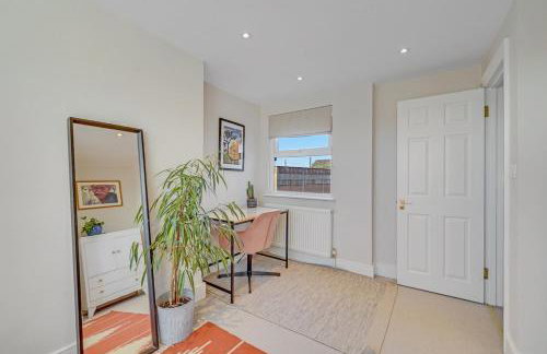 Well-equipped 4 bedroom family home with garden - Foto 6