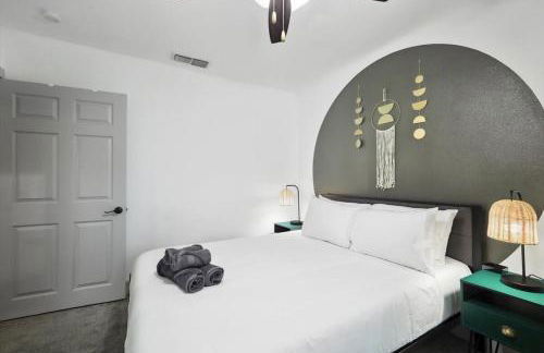 Tropical Oasis - Pool + Beach Volleyball + Firepit - Foto 31