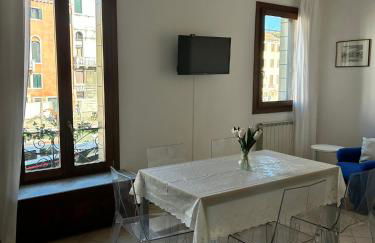 Venice Canal Stay - Photo 6