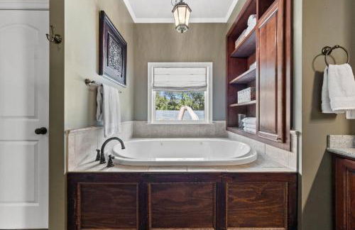 Gameday Getaway - Pool - King Bed - Sports Complex - Foto 21